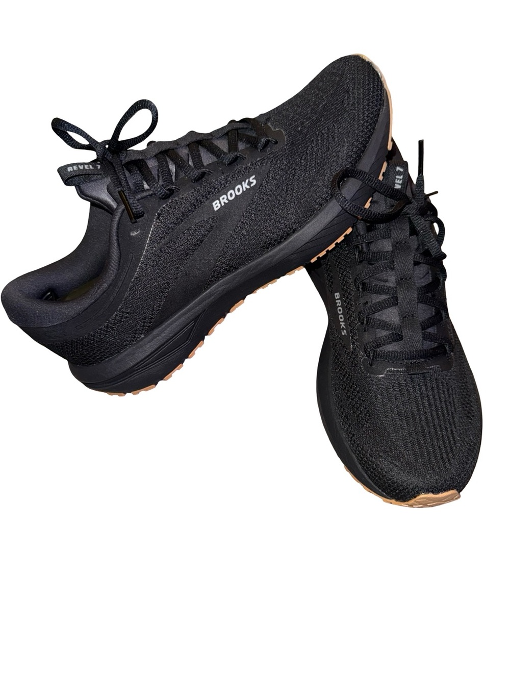 NWOT Brooks revel 7 Black Knit Sneakers with Gum Outsole women 10.5